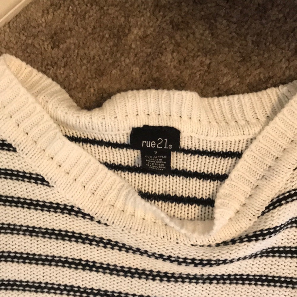 Cropped Sweater - Picture 2 of 2